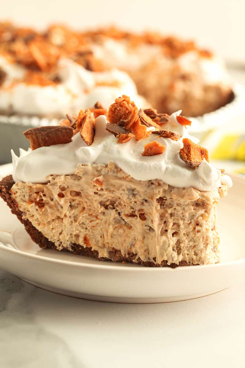 A slice of butterfinger pie on a plate 