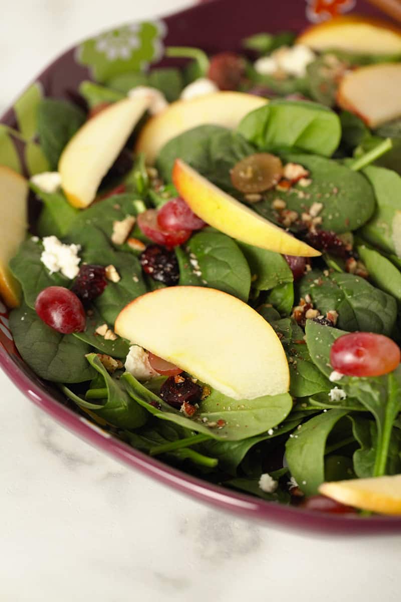 autumn spinach salad with apples and grapes